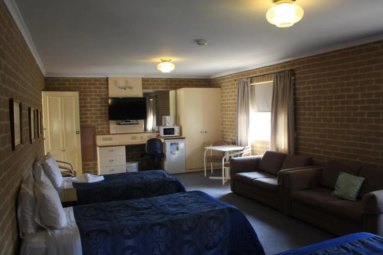 Grand Manor Motor Inn Queanbeyan 3*,