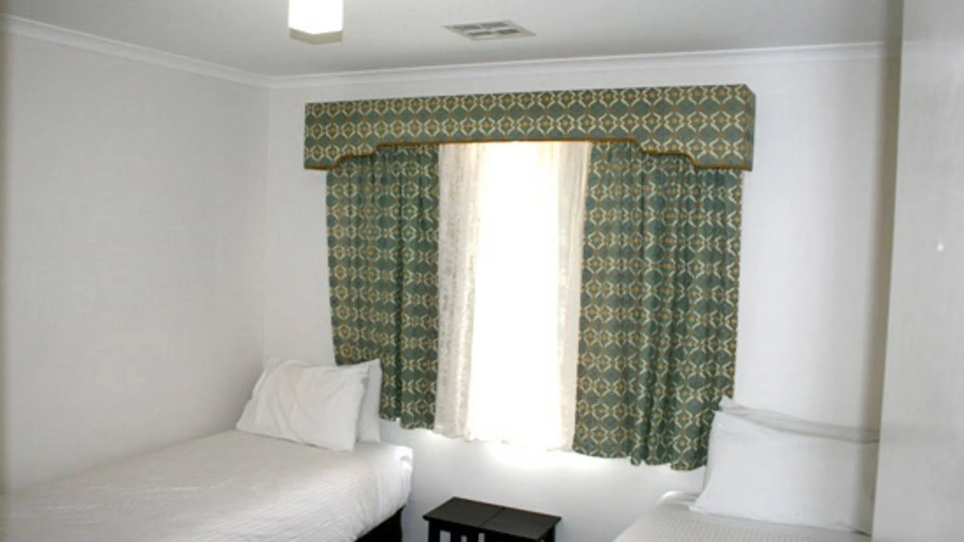 *** Motel Grand Manor Motor Inn Queanbeyan Australia