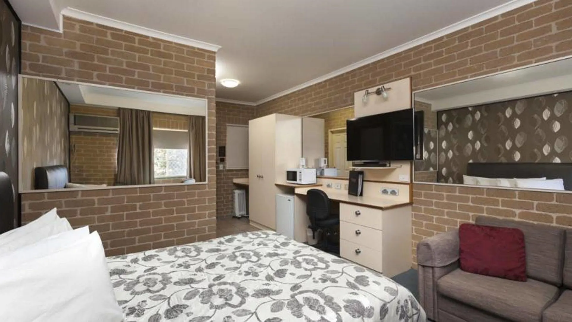 Grand Manor Motor Inn Queanbeyan