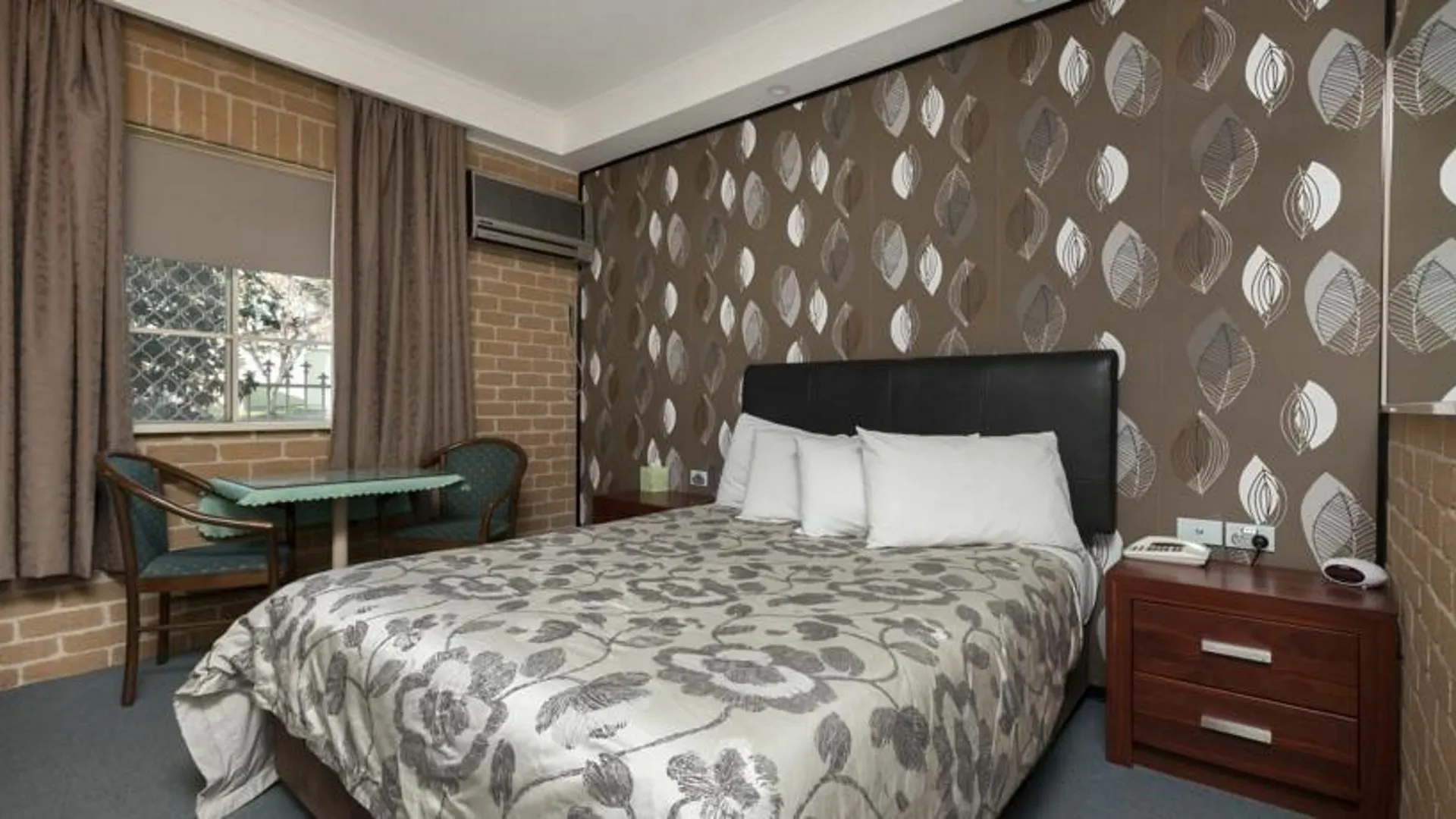 Grand Manor Motor Inn Queanbeyan 3*,  Australia